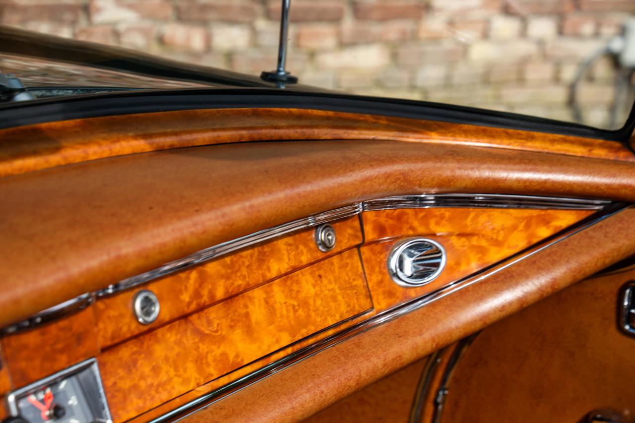 1969 Mercedes - Benz Mercedes Benz 280 SE Cabriolet &ldquo;Dunkeloliv or Dark Olive&rdquo;