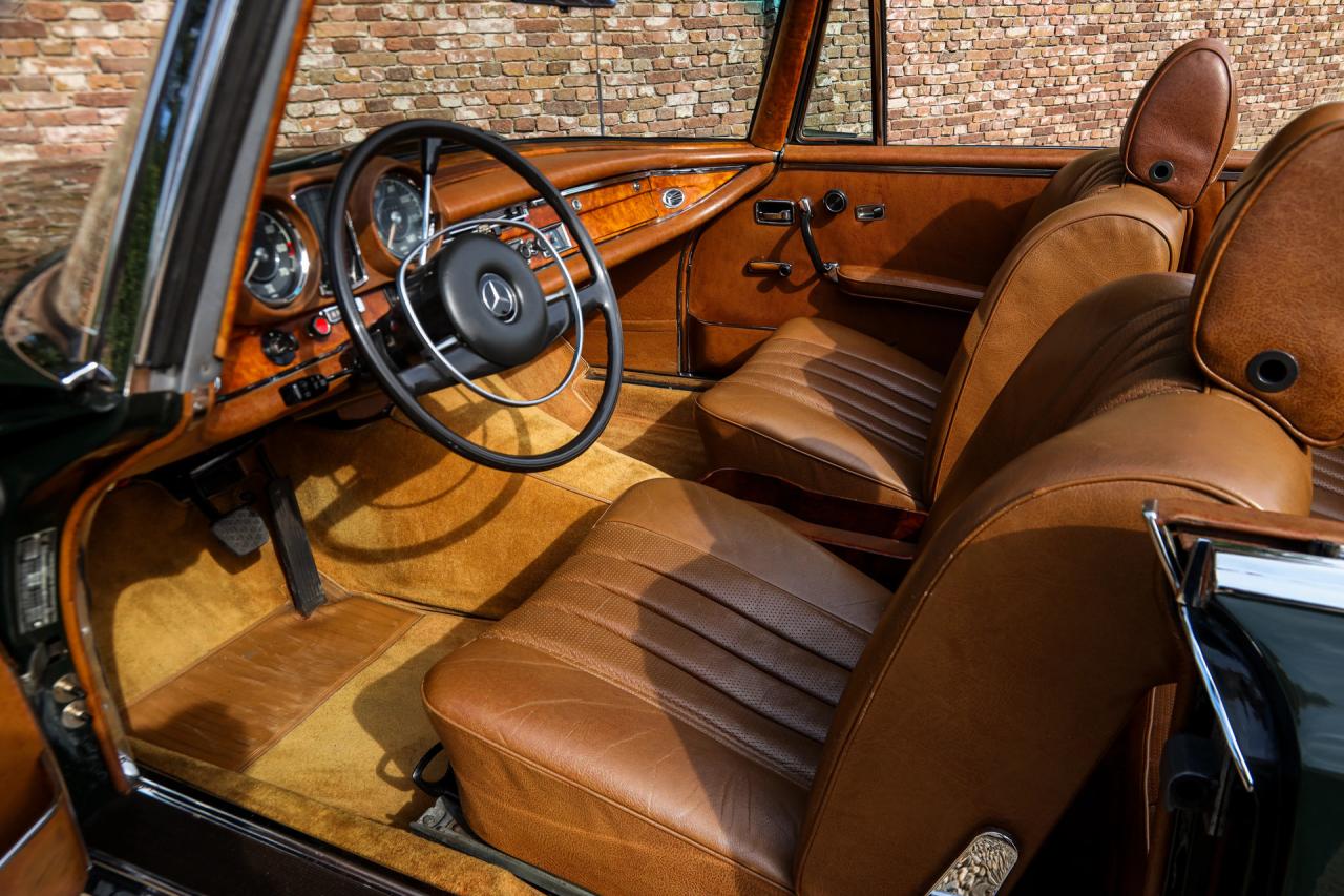 1969 Mercedes - Benz Mercedes Benz 280 SE Cabriolet &ldquo;Dunkeloliv or Dark Olive&rdquo;