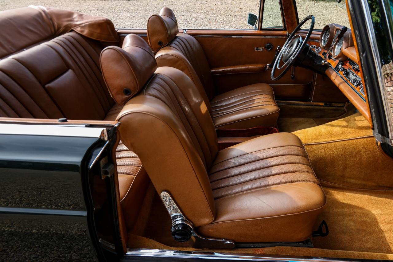 1969 Mercedes - Benz Mercedes Benz 280 SE Cabriolet &ldquo;Dunkeloliv or Dark Olive&rdquo;