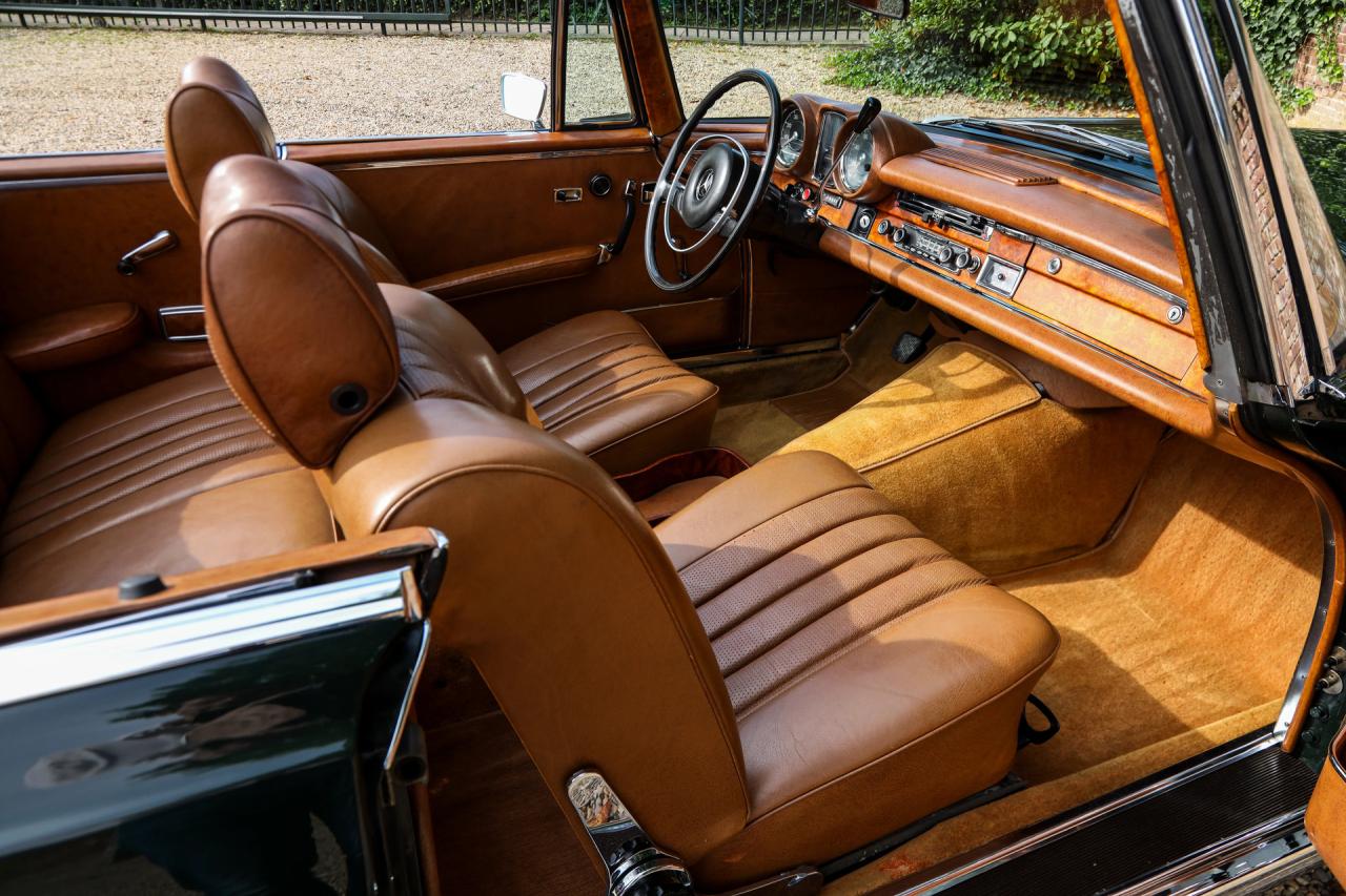 1969 Mercedes - Benz Mercedes Benz 280 SE Cabriolet &ldquo;Dunkeloliv or Dark Olive&rdquo;