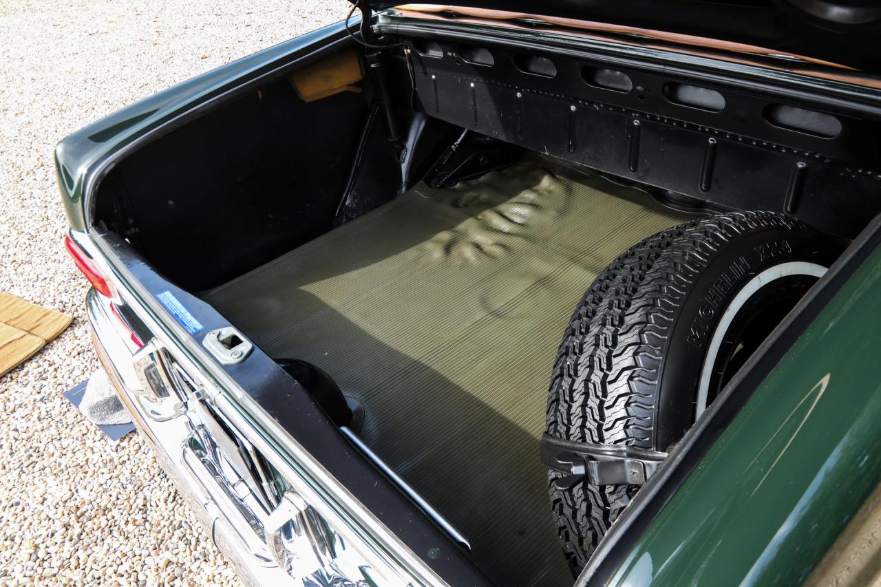 1969 Mercedes - Benz Mercedes Benz 280 SE Cabriolet &ldquo;Dunkeloliv or Dark Olive&rdquo;