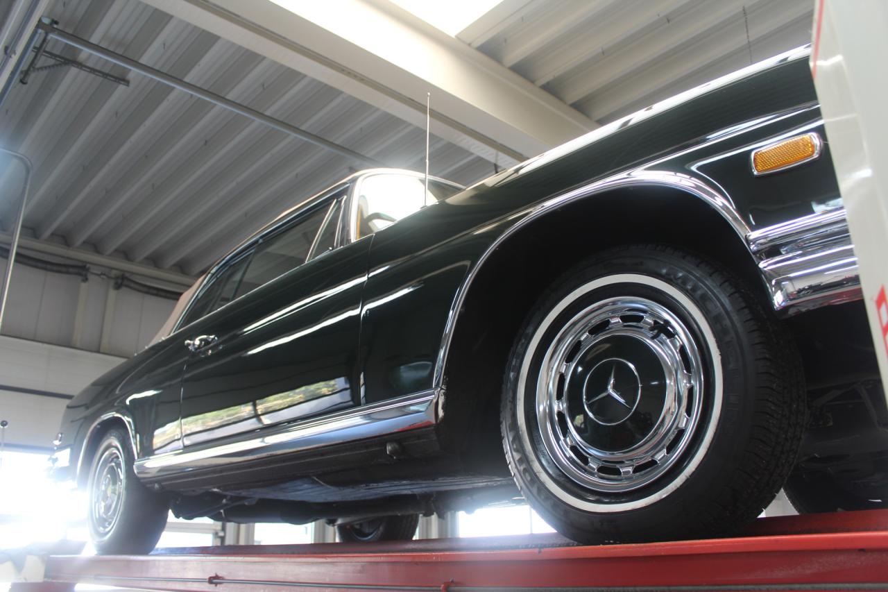 1969 Mercedes - Benz Mercedes Benz 280 SE Cabriolet &ldquo;Dunkeloliv or Dark Olive&rdquo;