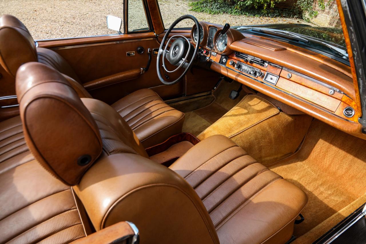 1969 Mercedes - Benz Mercedes Benz 280 SE Cabriolet &ldquo;Dunkeloliv or Dark Olive&rdquo;