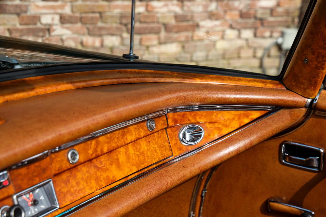1969 Mercedes - Benz Mercedes Benz 280 SE Cabriolet &ldquo;Dunkeloliv or Dark Olive&rdquo;