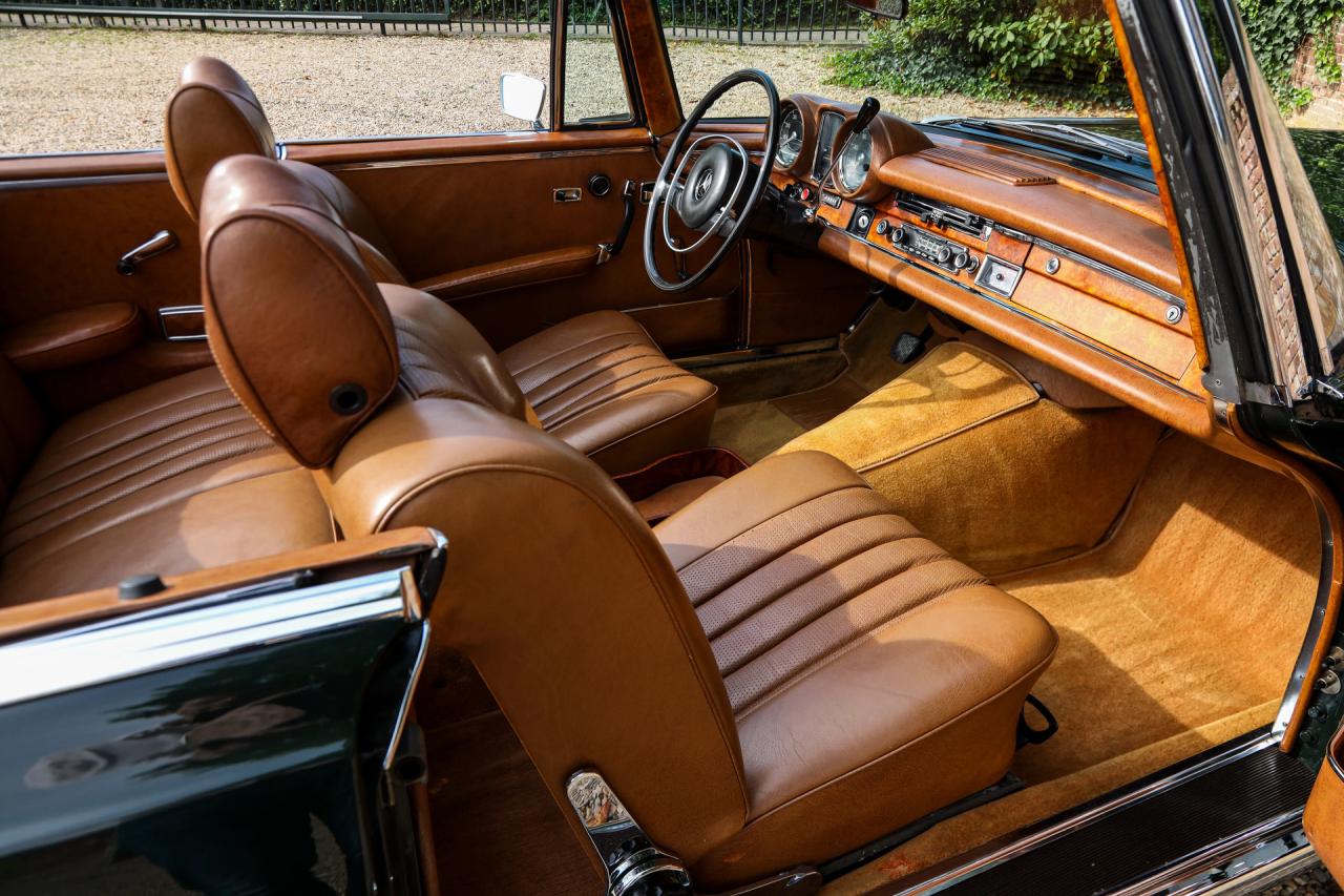 1969 Mercedes - Benz Mercedes Benz 280 SE Cabriolet &ldquo;Dunkeloliv or Dark Olive&rdquo;