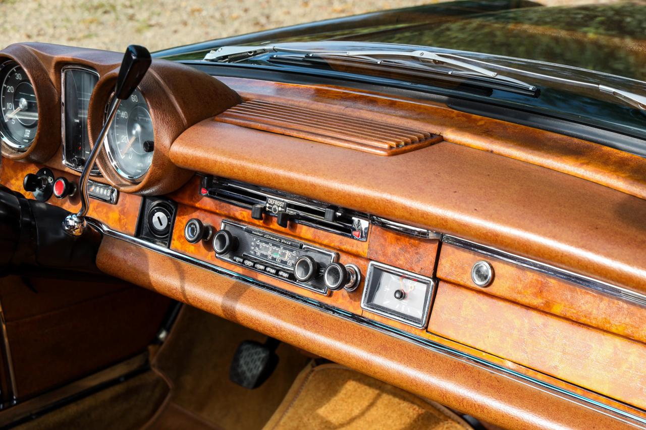 1969 Mercedes - Benz Mercedes Benz 280 SE Cabriolet &ldquo;Dunkeloliv or Dark Olive&rdquo;