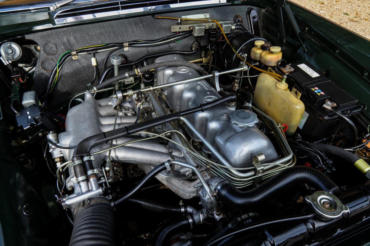 1969 Mercedes - Benz Mercedes Benz 280 SE Cabriolet &ldquo;Dunkeloliv or Dark Olive&rdquo;