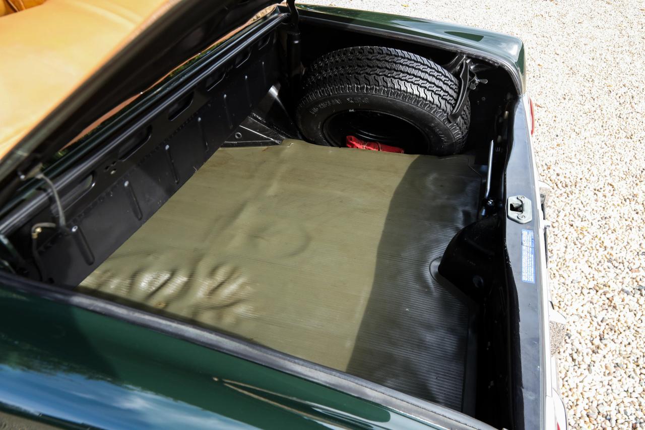 1969 Mercedes - Benz Mercedes Benz 280 SE Cabriolet &ldquo;Dunkeloliv or Dark Olive&rdquo;