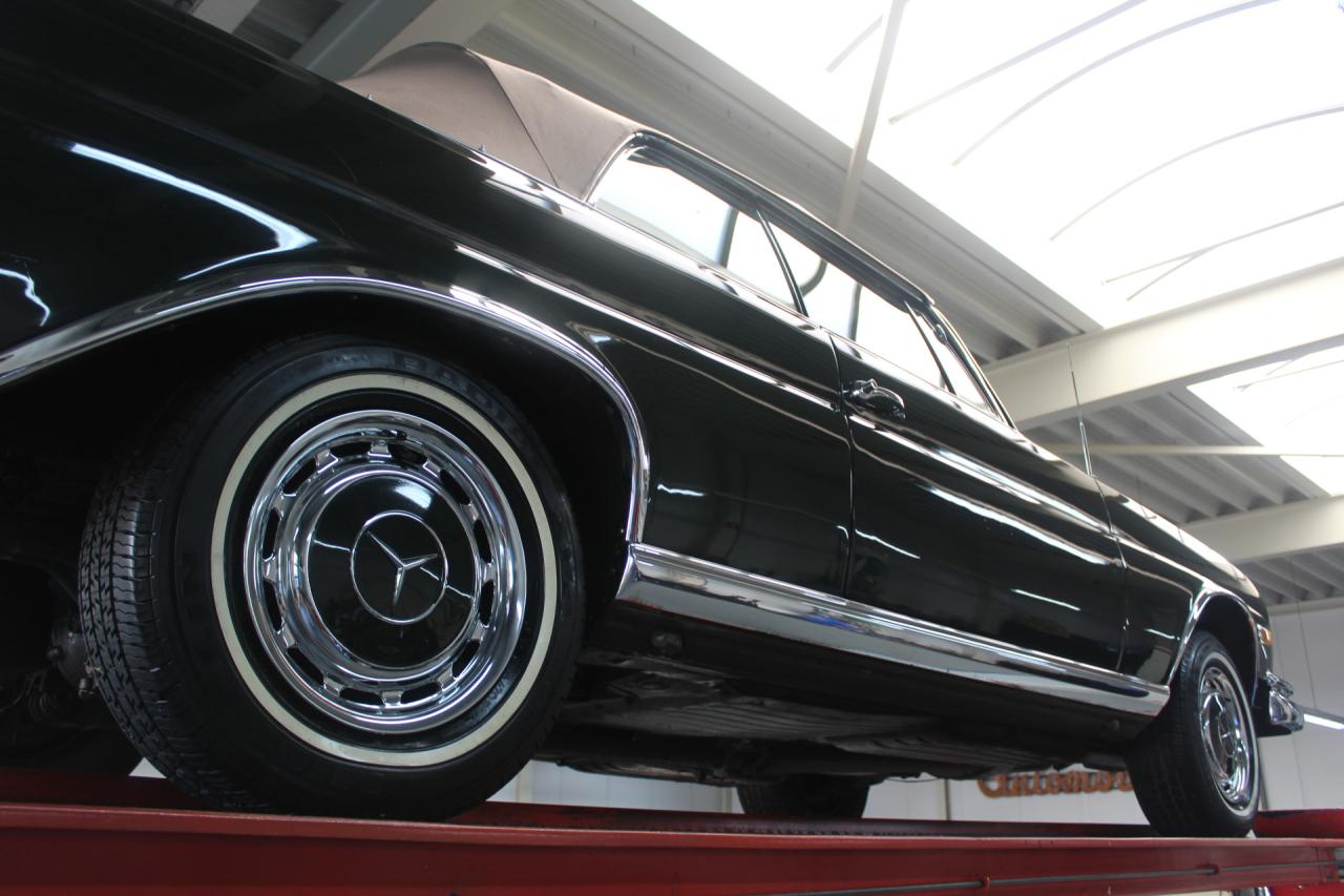 1969 Mercedes - Benz Mercedes Benz 280 SE Cabriolet &ldquo;Dunkeloliv or Dark Olive&rdquo;