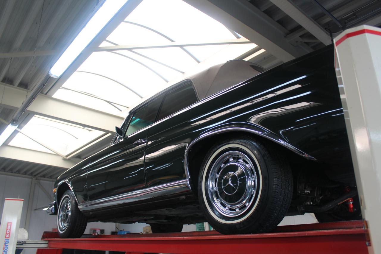 1969 Mercedes - Benz Mercedes Benz 280 SE Cabriolet &ldquo;Dunkeloliv or Dark Olive&rdquo;