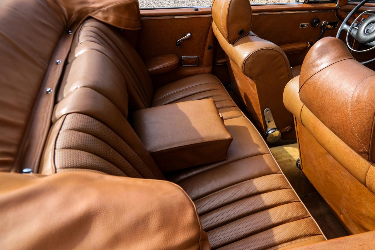 1969 Mercedes - Benz Mercedes Benz 280 SE Cabriolet &ldquo;Dunkeloliv or Dark Olive&rdquo;