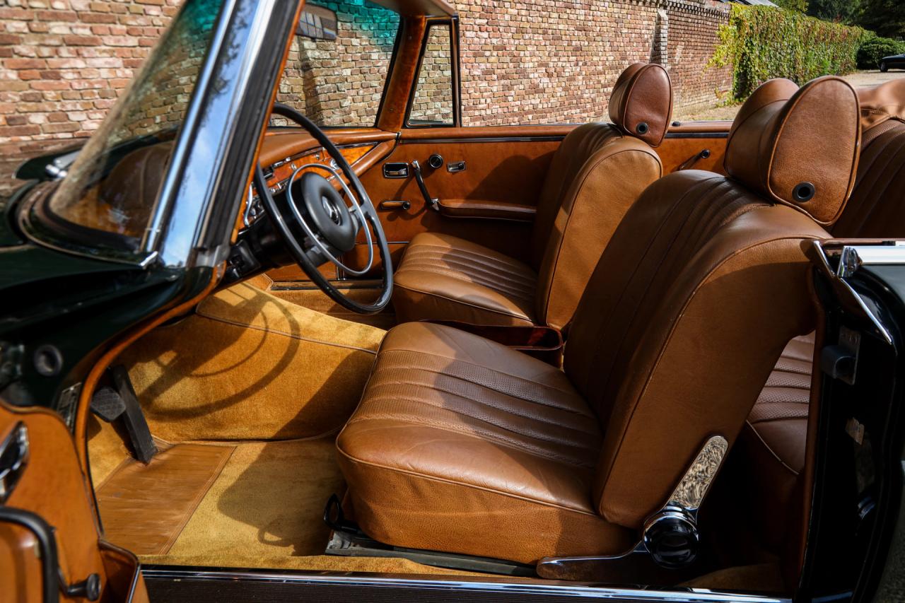 1969 Mercedes - Benz Mercedes Benz 280 SE Cabriolet &ldquo;Dunkeloliv or Dark Olive&rdquo;
