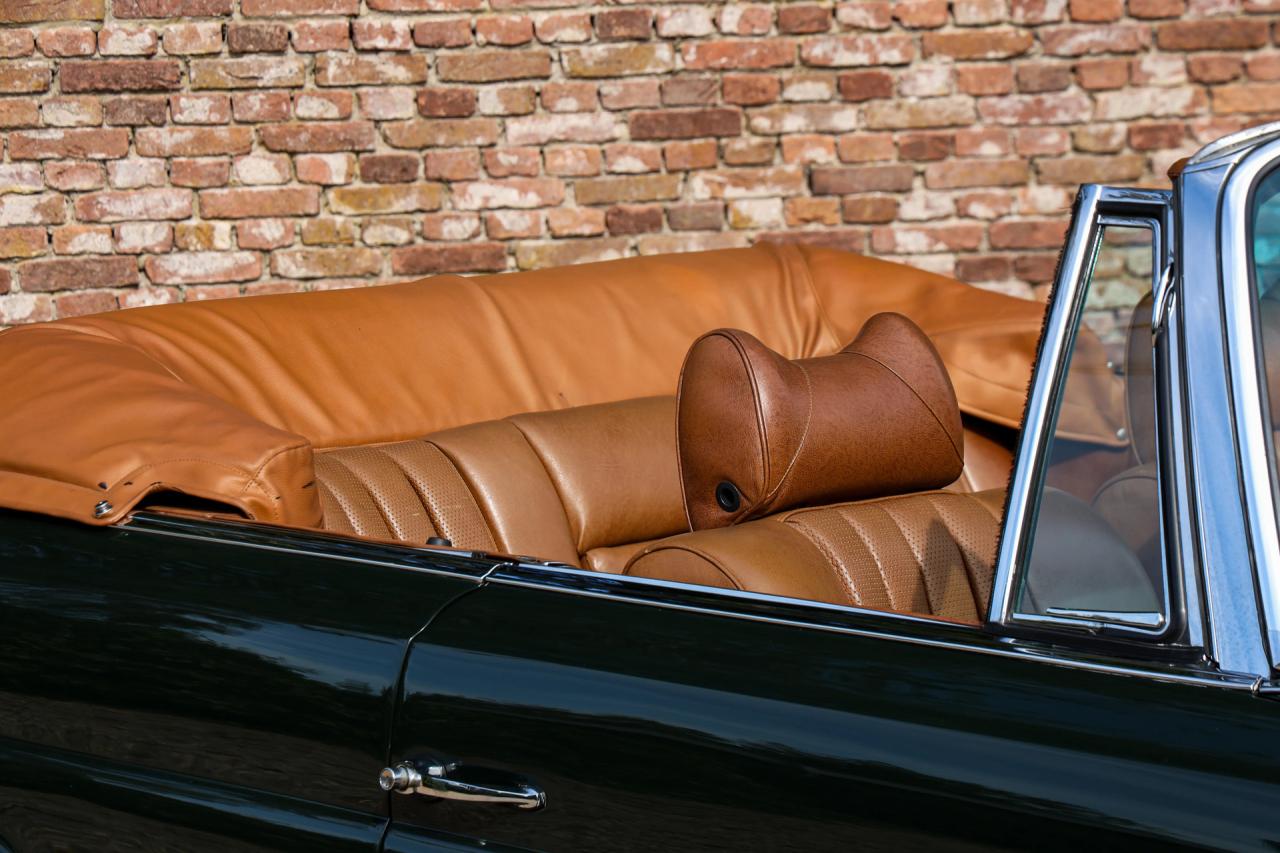 1969 Mercedes - Benz Mercedes Benz 280 SE Cabriolet &ldquo;Dunkeloliv or Dark Olive&rdquo;