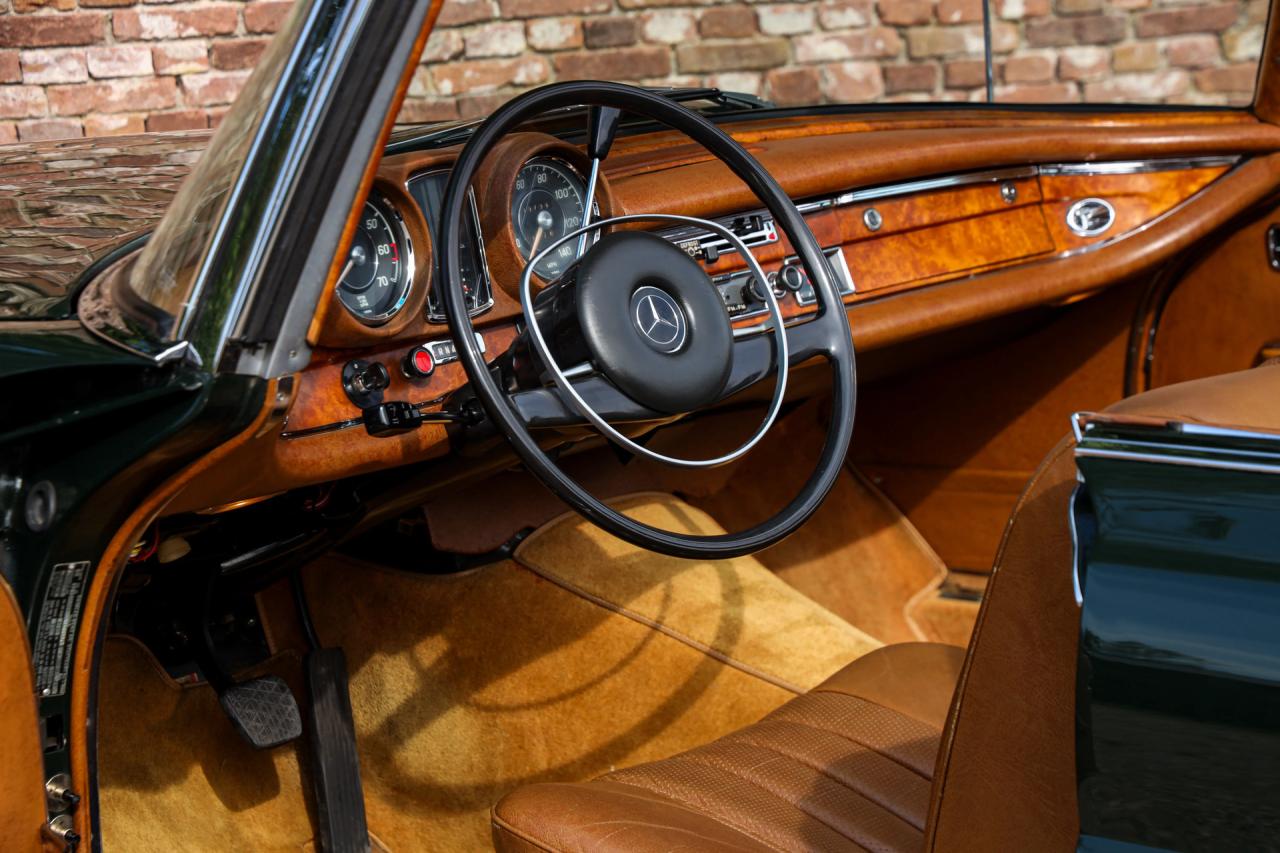 1969 Mercedes - Benz Mercedes Benz 280 SE Cabriolet &ldquo;Dunkeloliv or Dark Olive&rdquo;