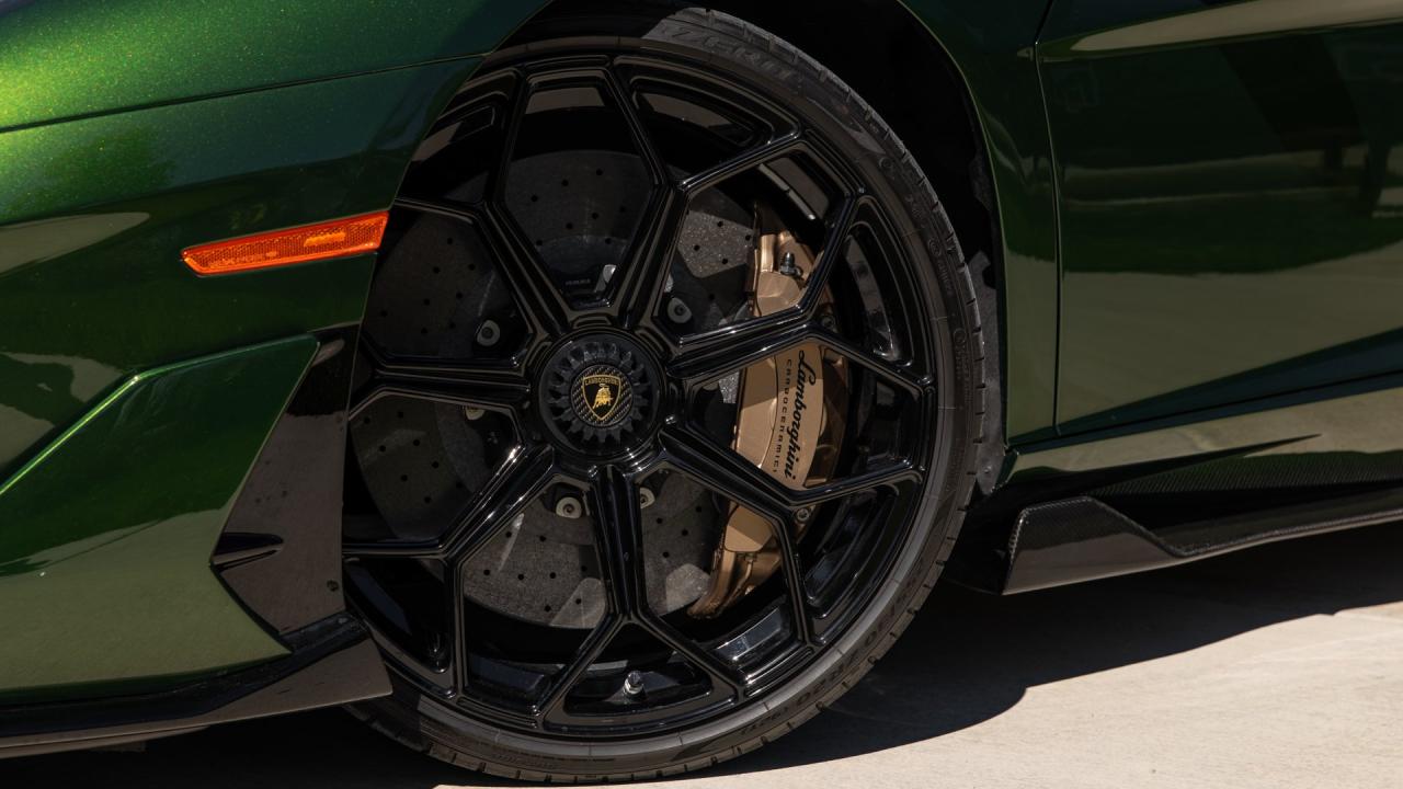 2021 Lamborghini Aventador SVJ Roadster