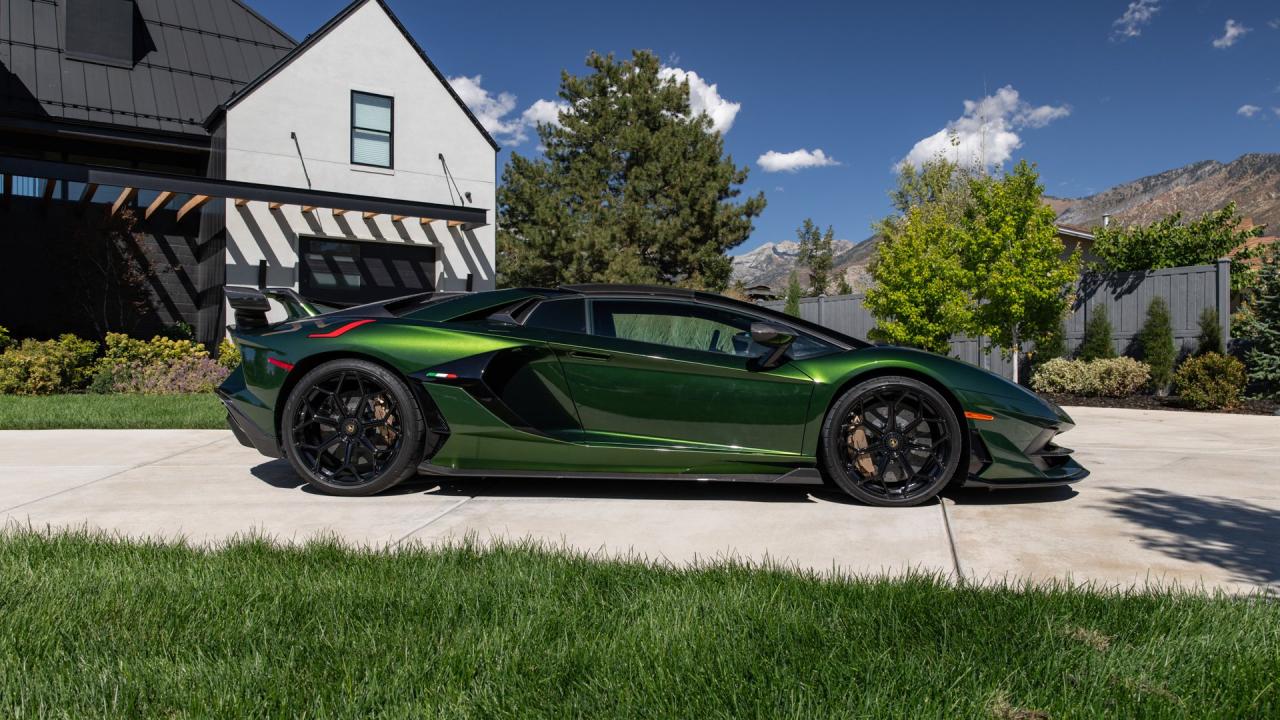 2021 Lamborghini Aventador SVJ Roadster