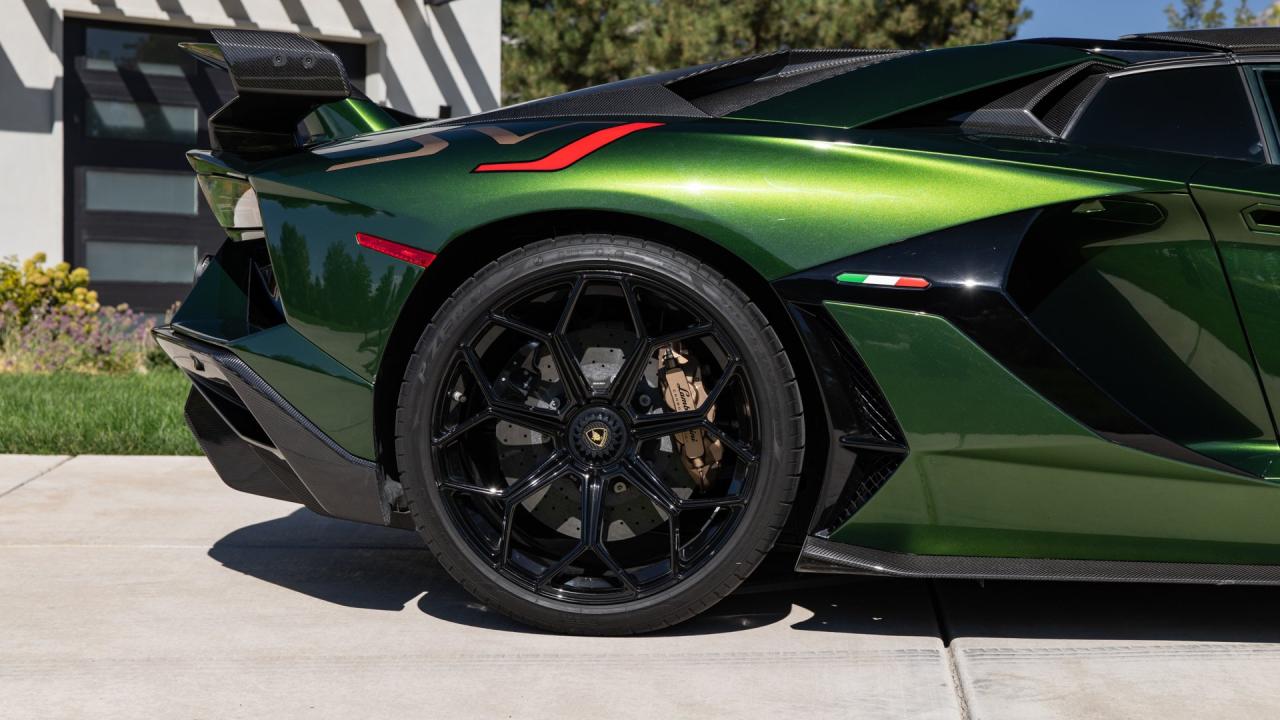 2021 Lamborghini Aventador SVJ Roadster
