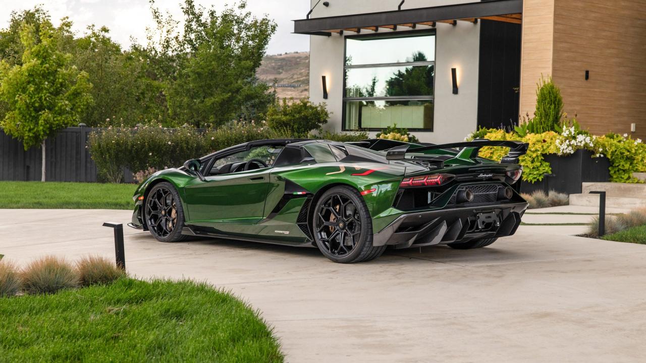 2021 Lamborghini Aventador SVJ Roadster