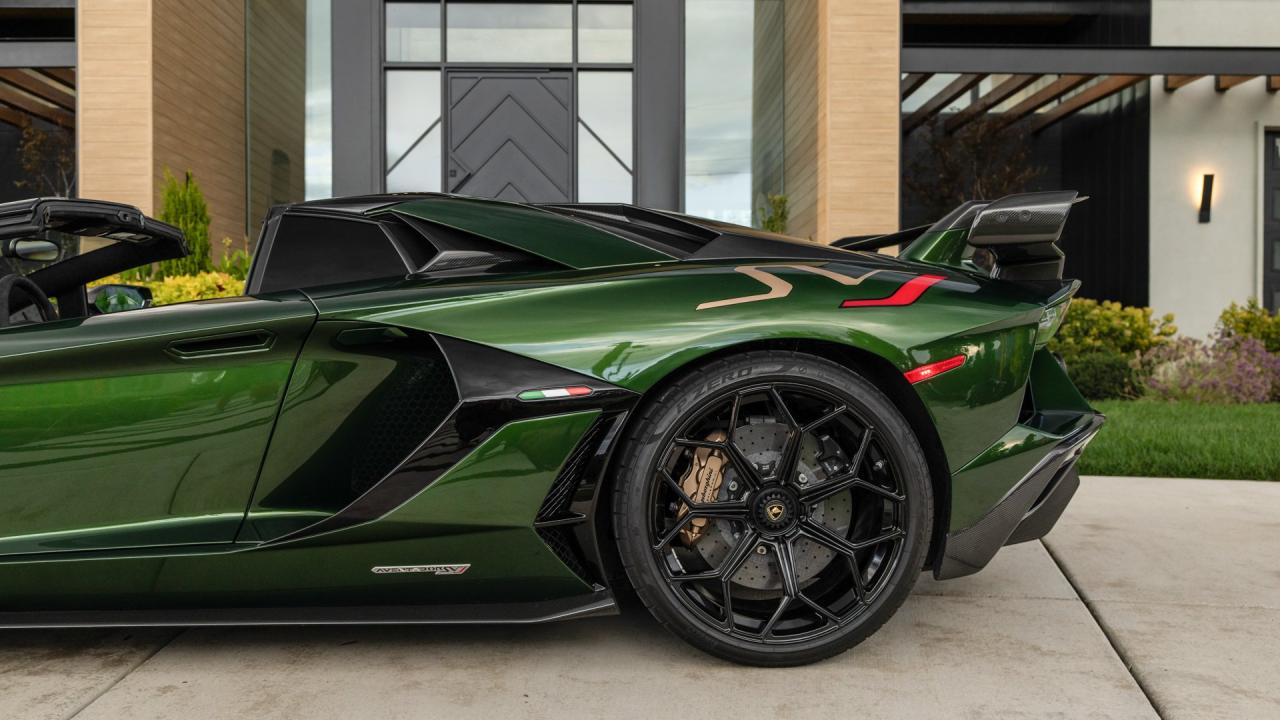 2021 Lamborghini Aventador SVJ Roadster