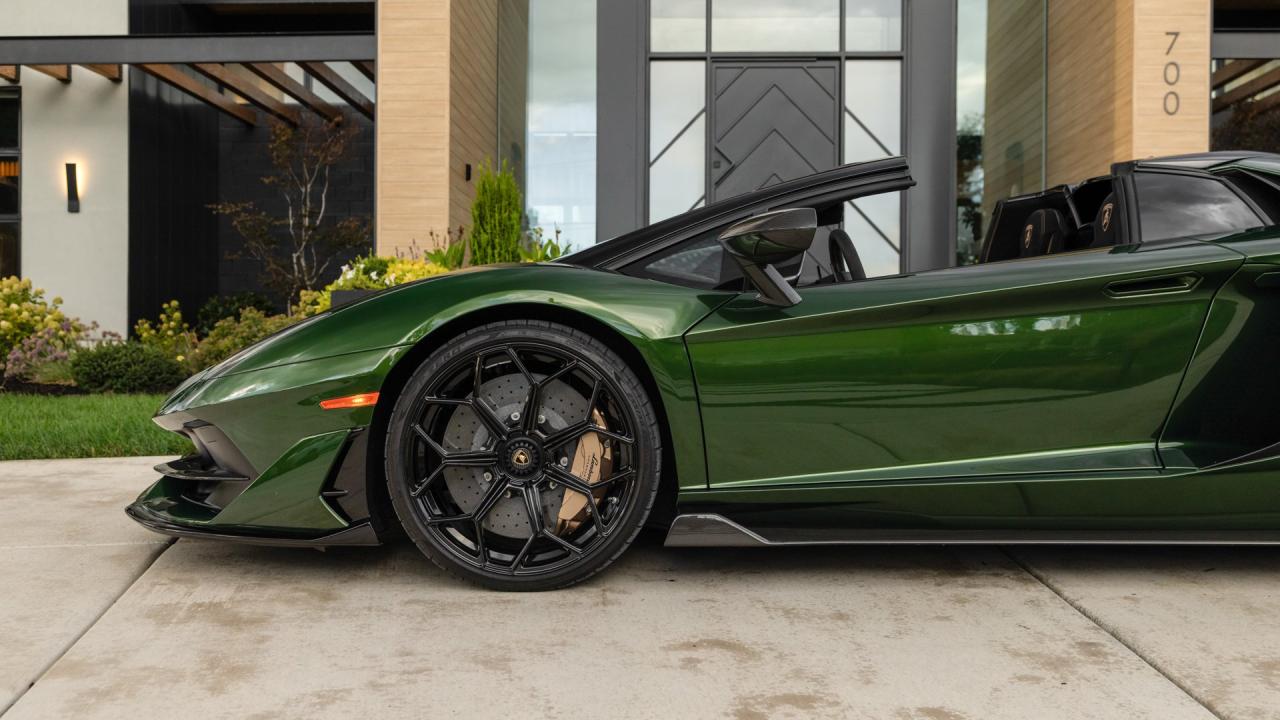 2021 Lamborghini Aventador SVJ Roadster