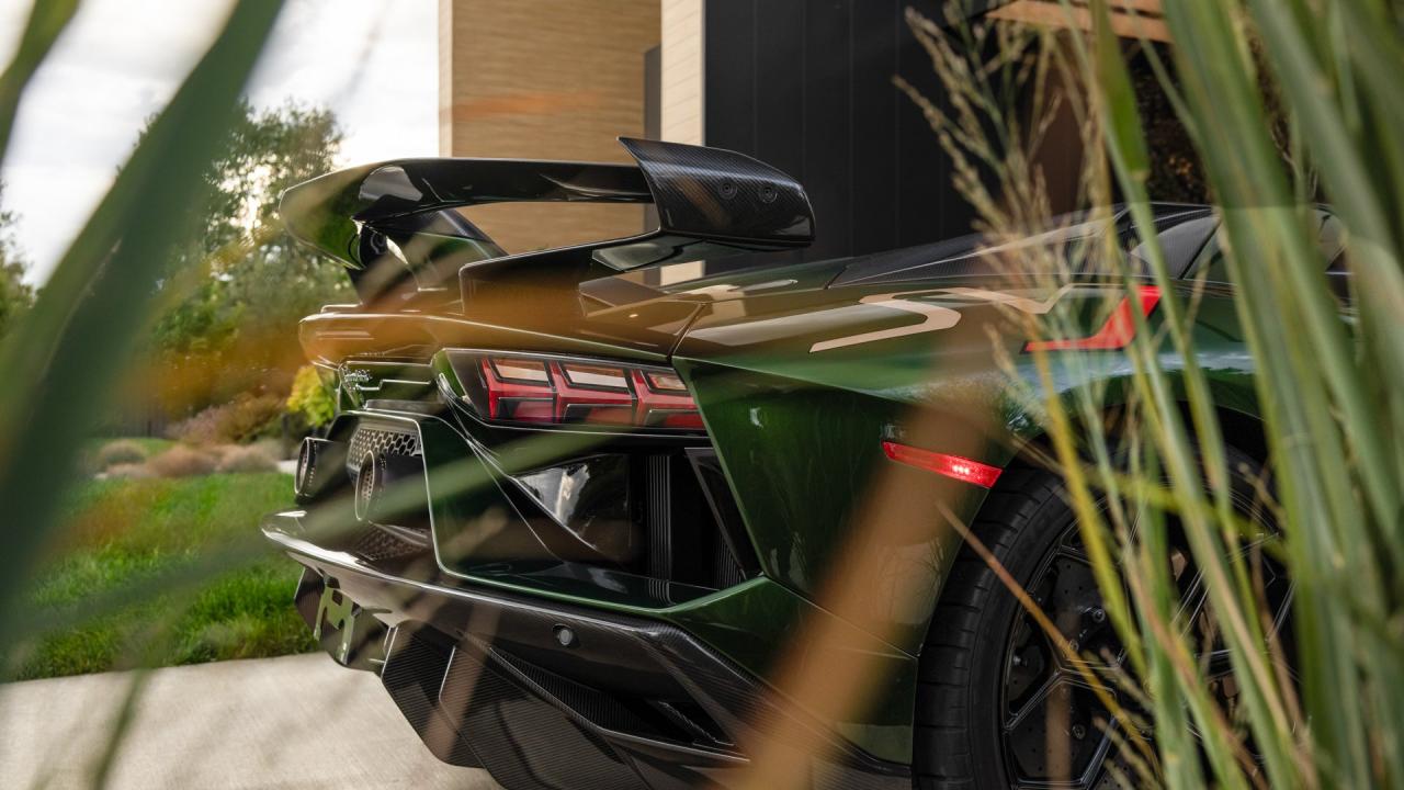 2021 Lamborghini Aventador SVJ Roadster