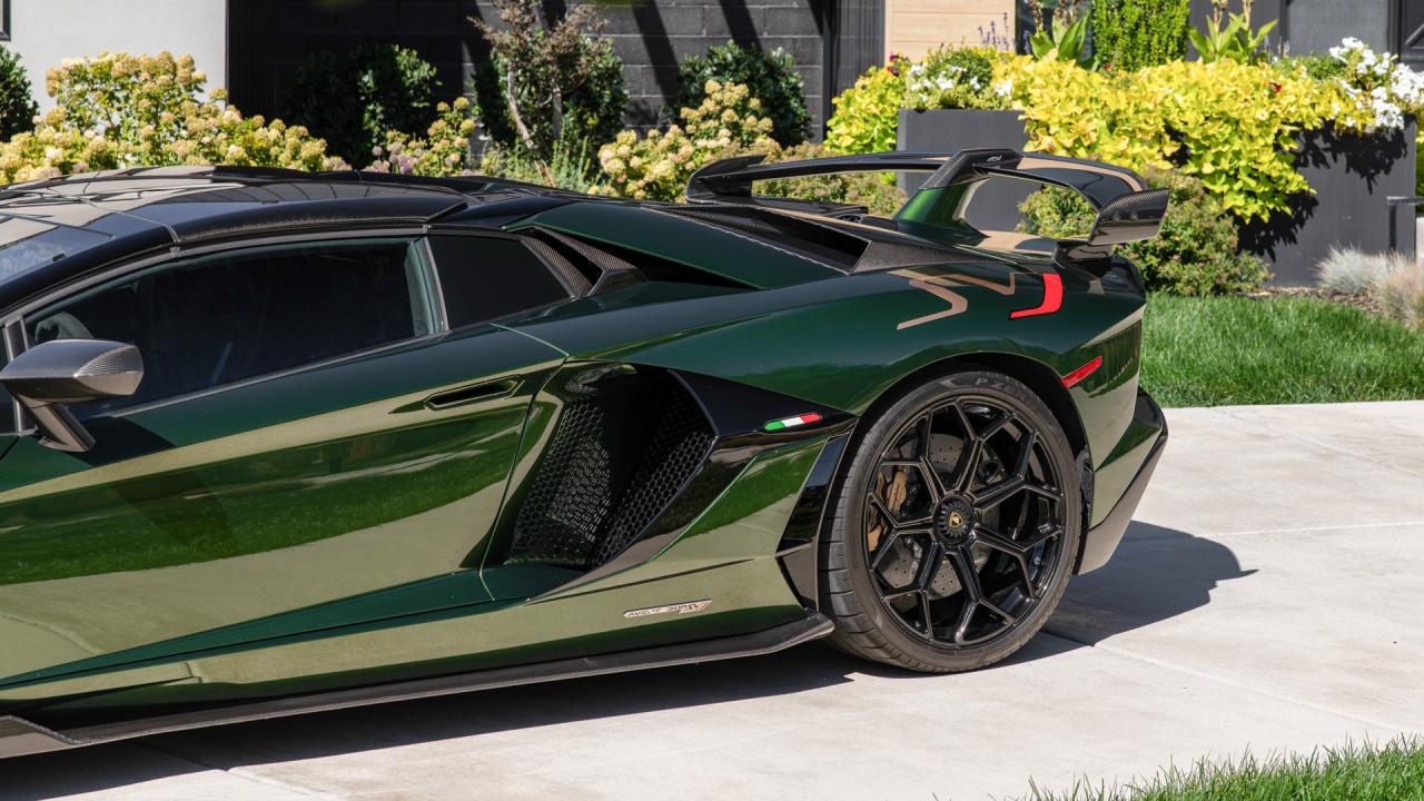 2021 Lamborghini Aventador SVJ Roadster
