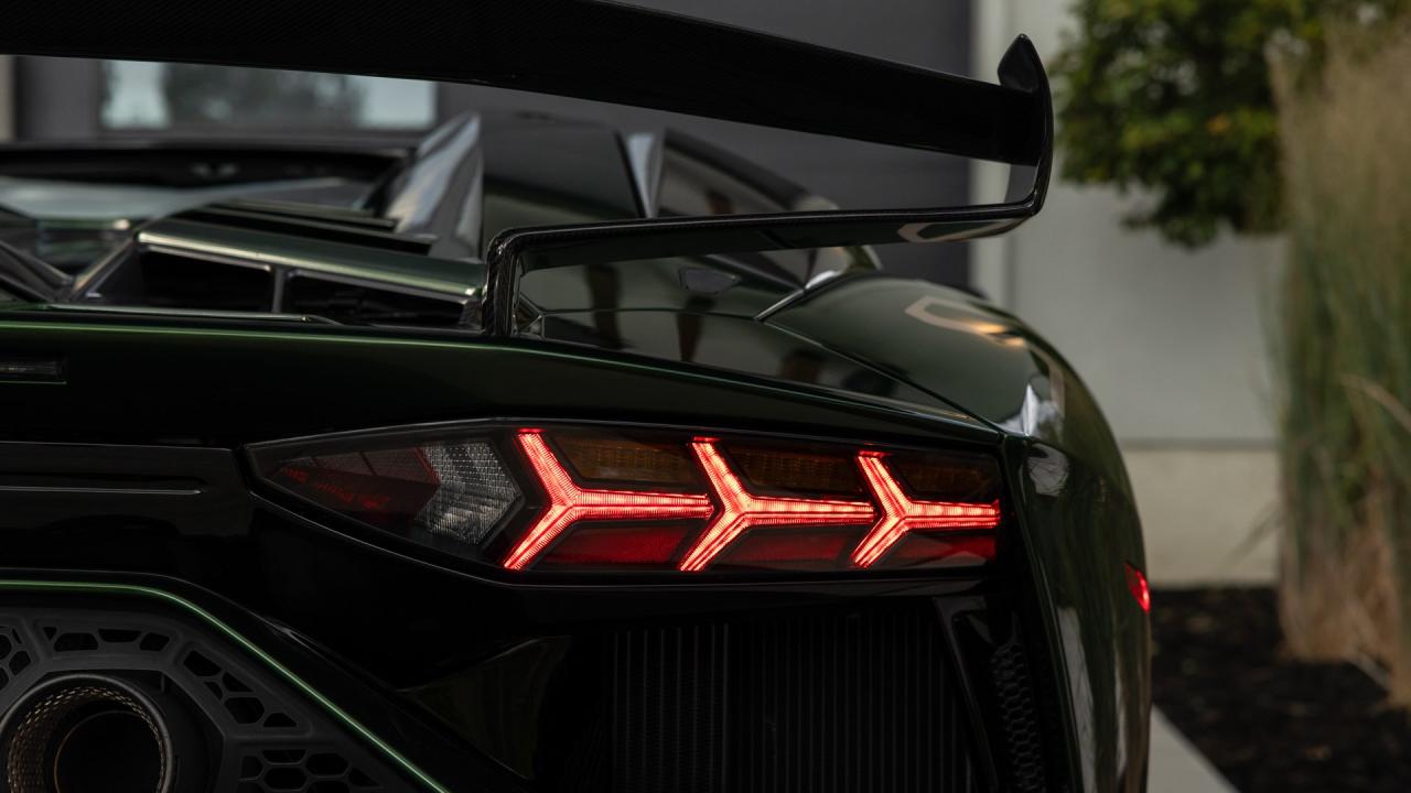 2021 Lamborghini Aventador SVJ Roadster
