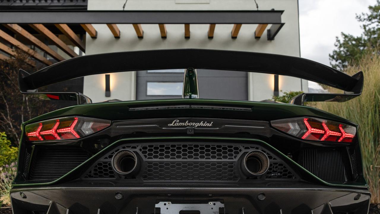 2021 Lamborghini Aventador SVJ Roadster