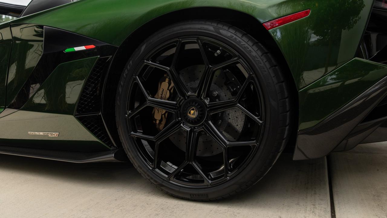 2021 Lamborghini Aventador SVJ Roadster