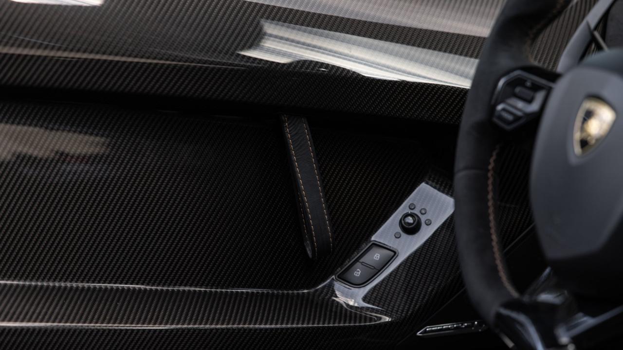 2021 Lamborghini Aventador SVJ Roadster