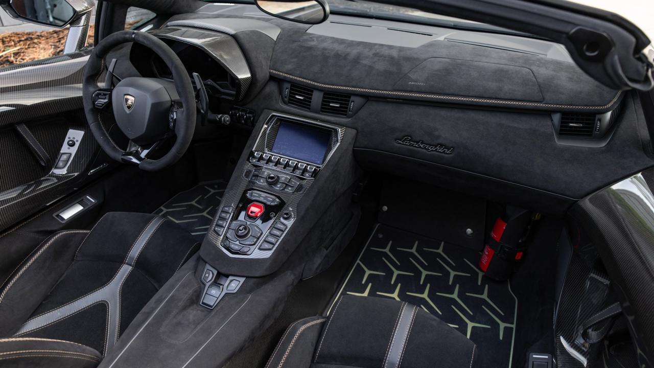 2021 Lamborghini Aventador SVJ Roadster