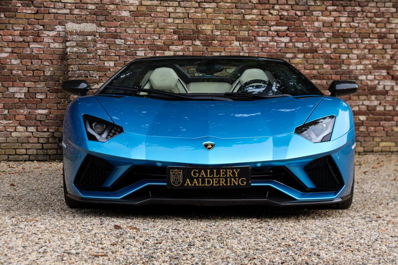 2018 Lamborghini Aventador S Roadster &ldquo;Blu Aegir over Bianco Polar&rdquo;