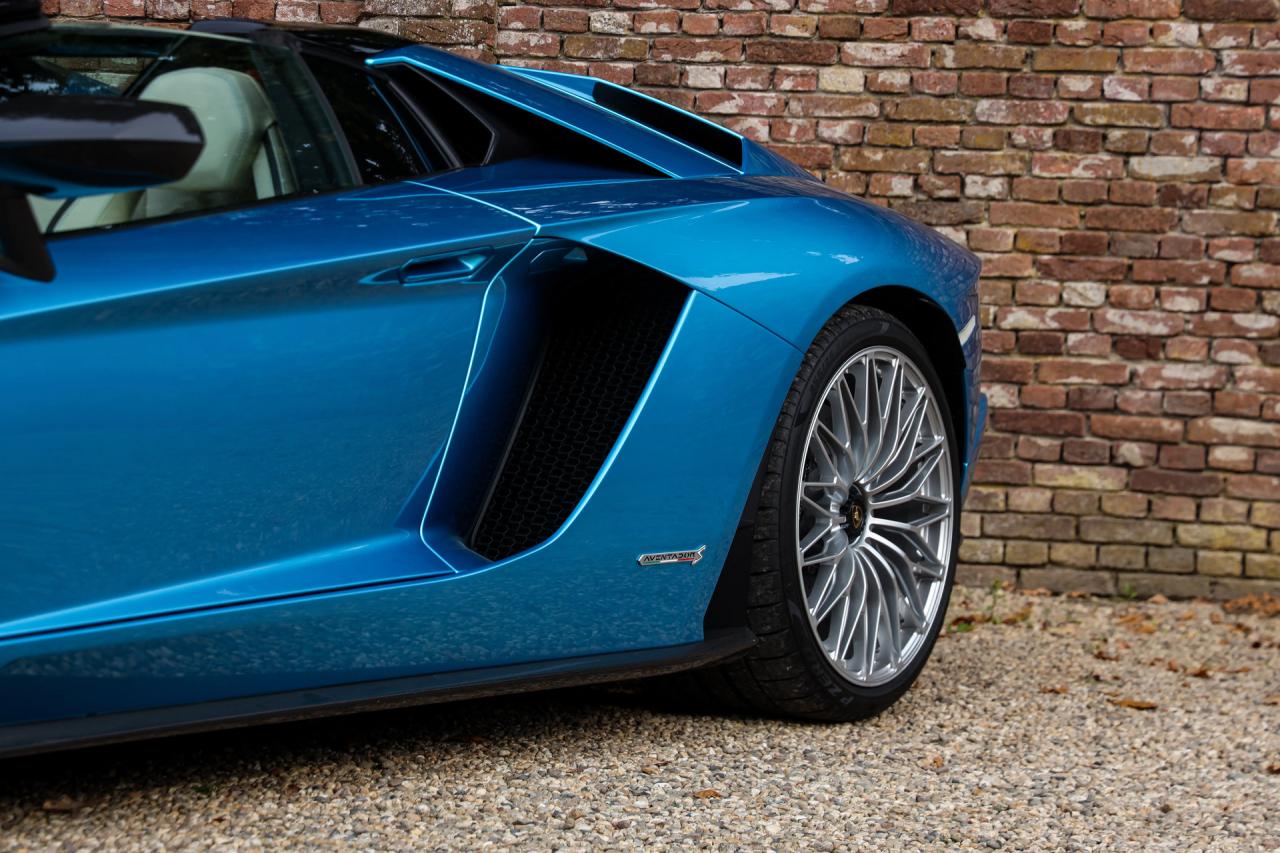 2018 Lamborghini Aventador S Roadster &ldquo;Blu Aegir over Bianco Polar&rdquo;