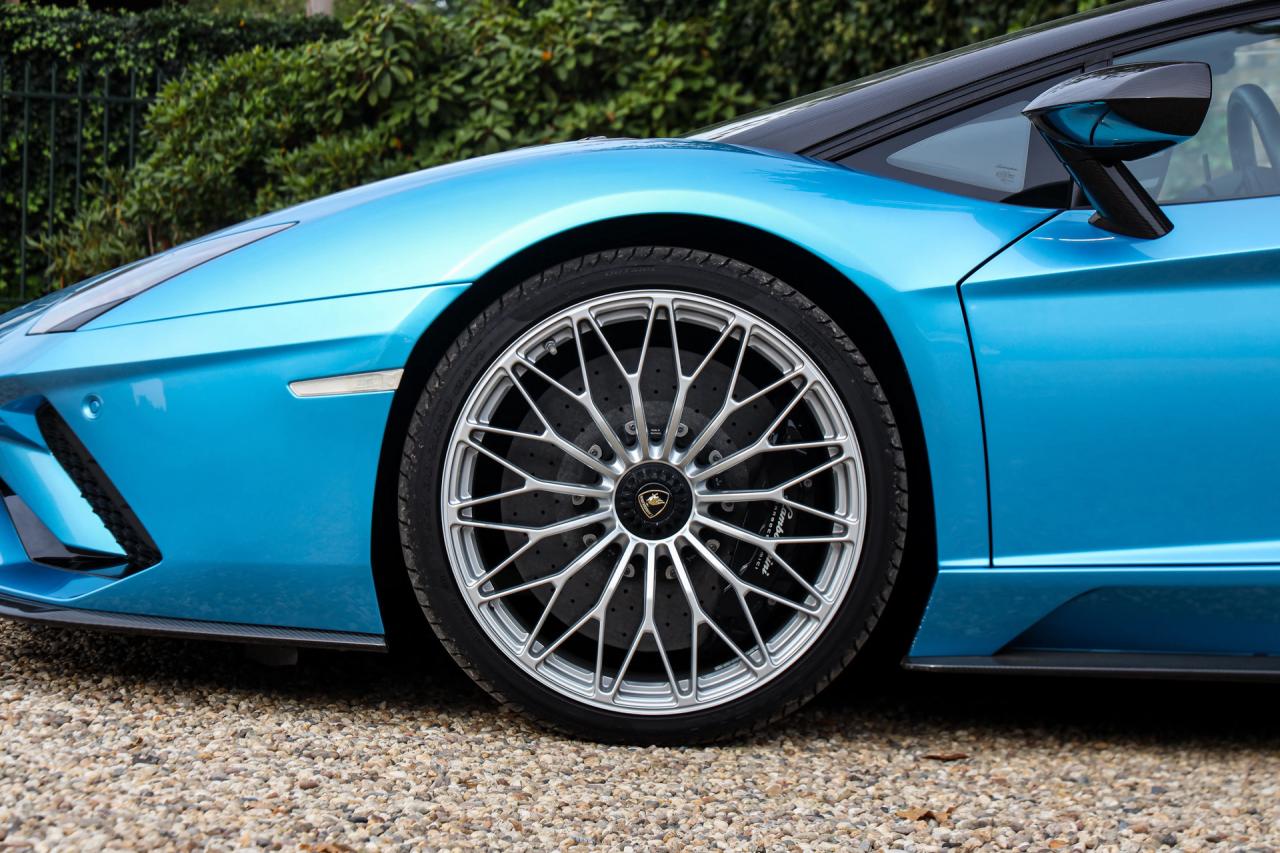 2018 Lamborghini Aventador S Roadster &ldquo;Blu Aegir over Bianco Polar&rdquo;
