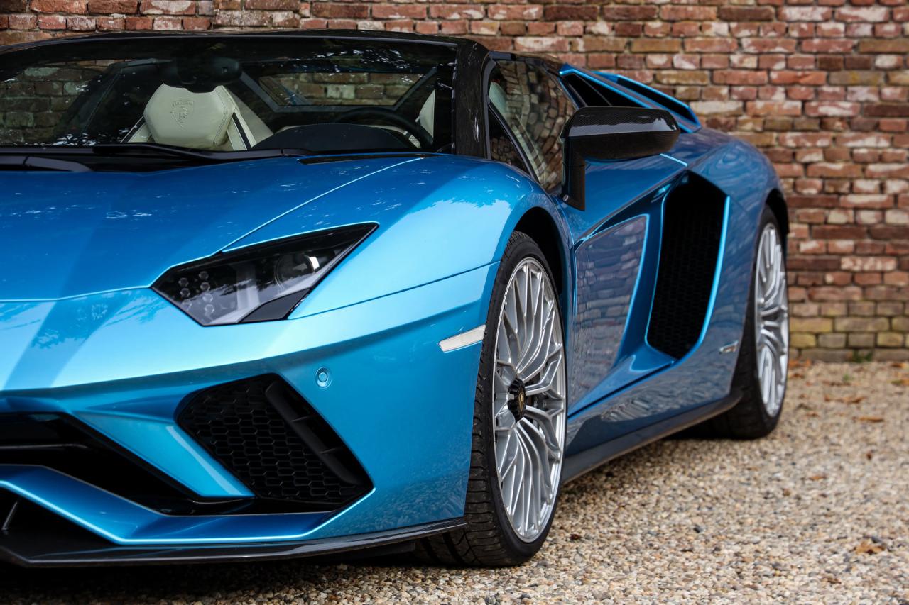 2018 Lamborghini Aventador S Roadster &ldquo;Blu Aegir over Bianco Polar&rdquo;