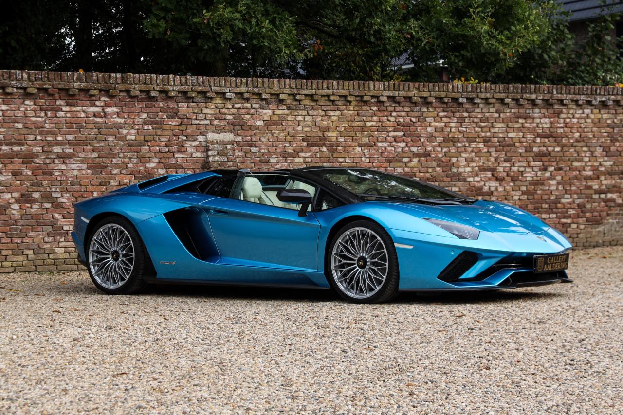 2018 Lamborghini Aventador S Roadster &ldquo;Blu Aegir over Bianco Polar&rdquo;