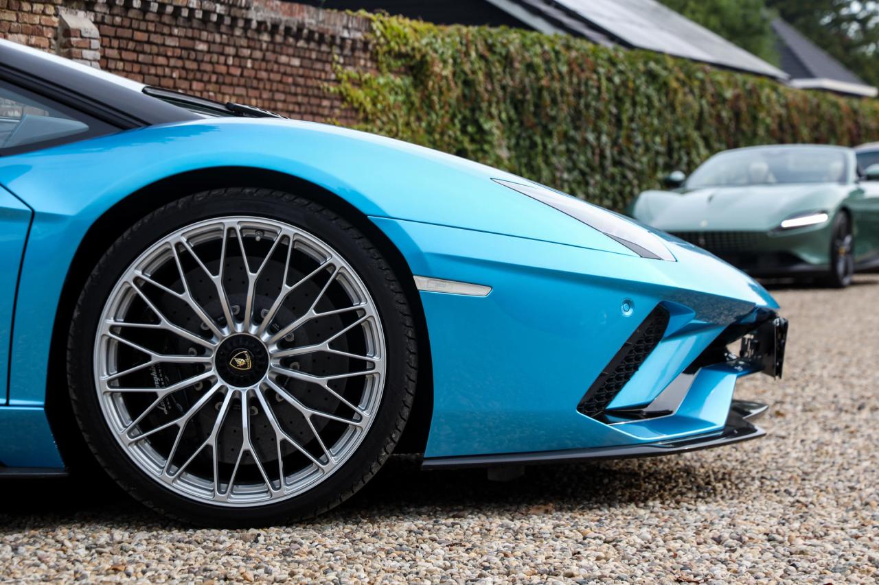 2018 Lamborghini Aventador S Roadster &ldquo;Blu Aegir over Bianco Polar&rdquo;