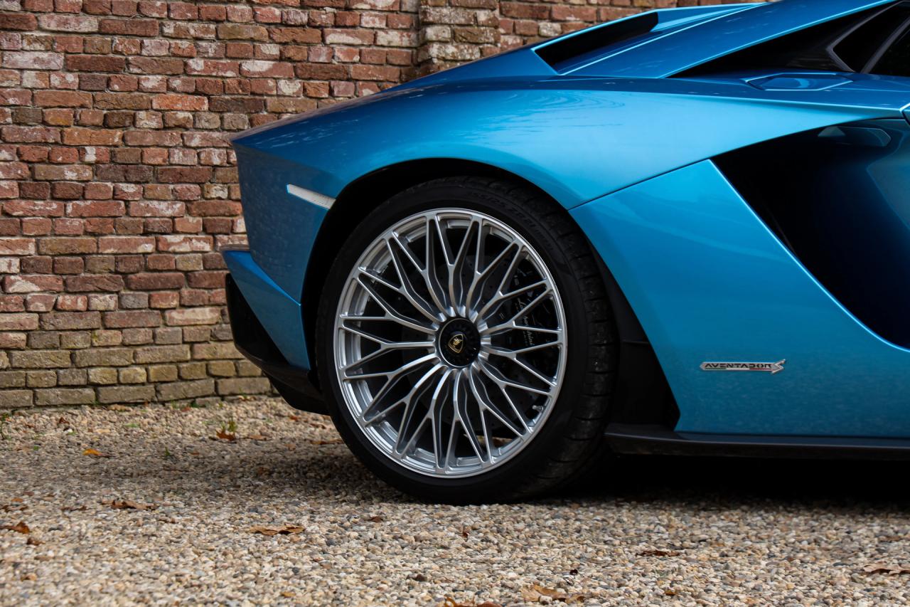 2018 Lamborghini Aventador S Roadster &ldquo;Blu Aegir over Bianco Polar&rdquo;