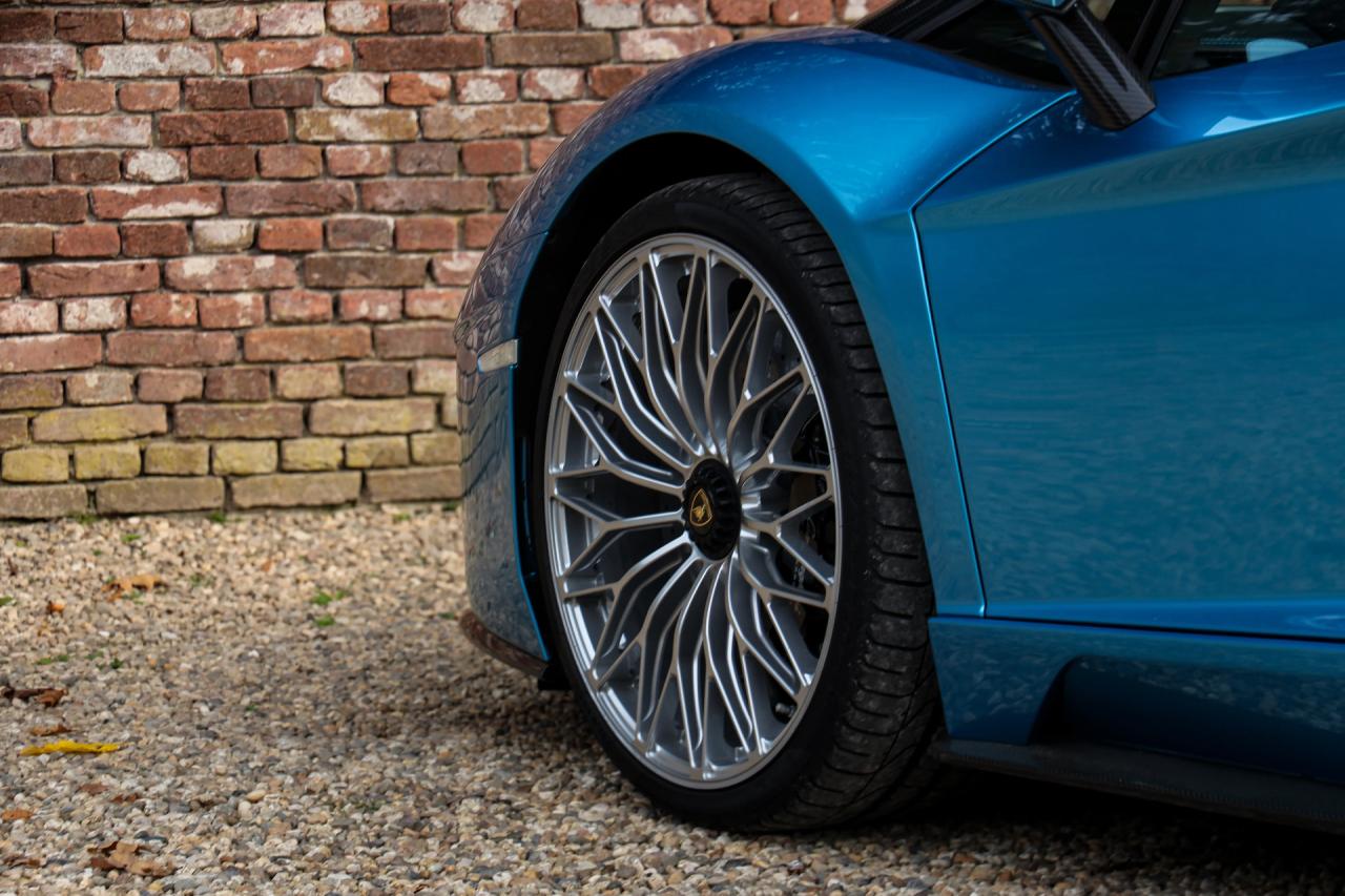 2018 Lamborghini Aventador S Roadster &ldquo;Blu Aegir over Bianco Polar&rdquo;