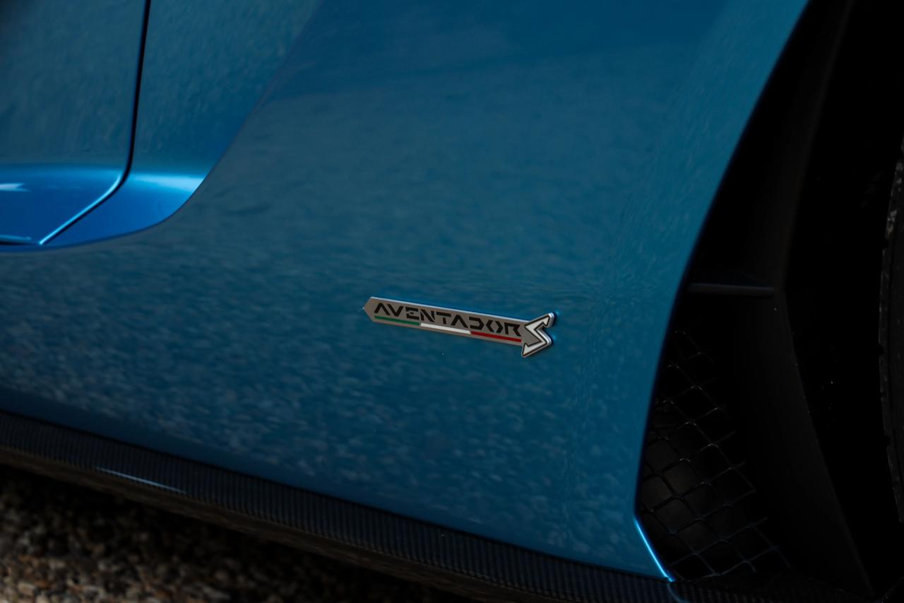 2018 Lamborghini Aventador S Roadster &ldquo;Blu Aegir over Bianco Polar&rdquo;