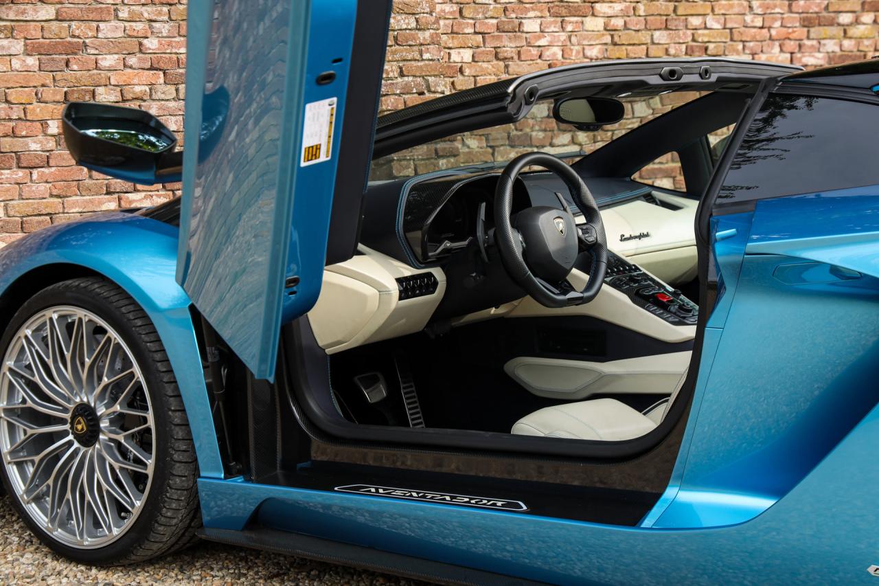 2018 Lamborghini Aventador S Roadster &ldquo;Blu Aegir over Bianco Polar&rdquo;