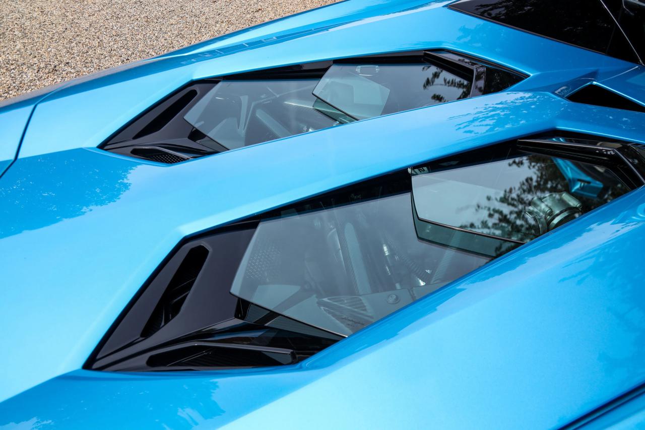 2018 Lamborghini Aventador S Roadster &ldquo;Blu Aegir over Bianco Polar&rdquo;