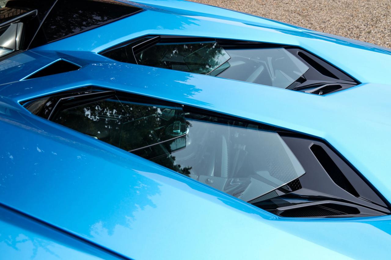 2018 Lamborghini Aventador S Roadster &ldquo;Blu Aegir over Bianco Polar&rdquo;