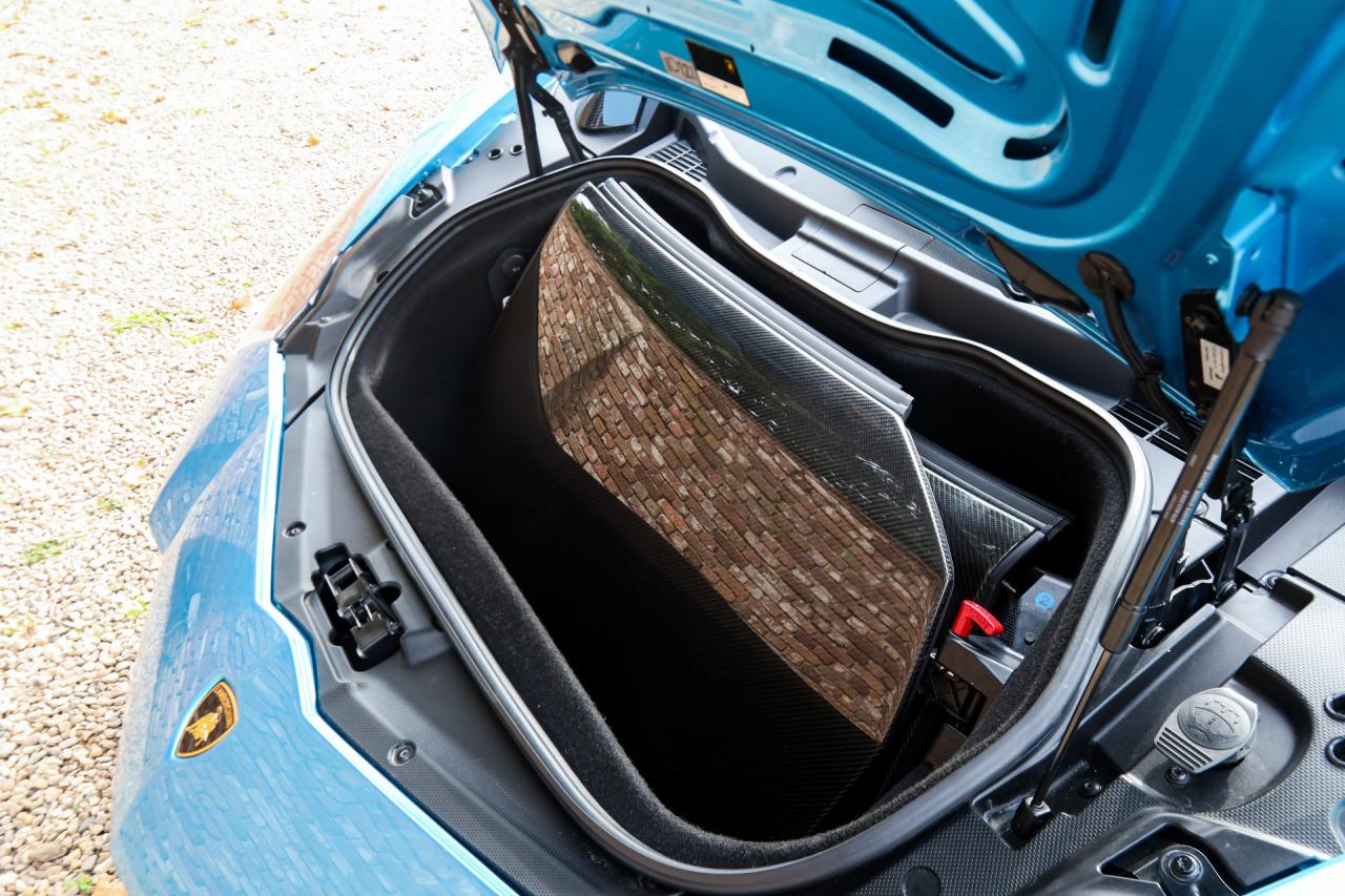 2018 Lamborghini Aventador S Roadster &ldquo;Blu Aegir over Bianco Polar&rdquo;