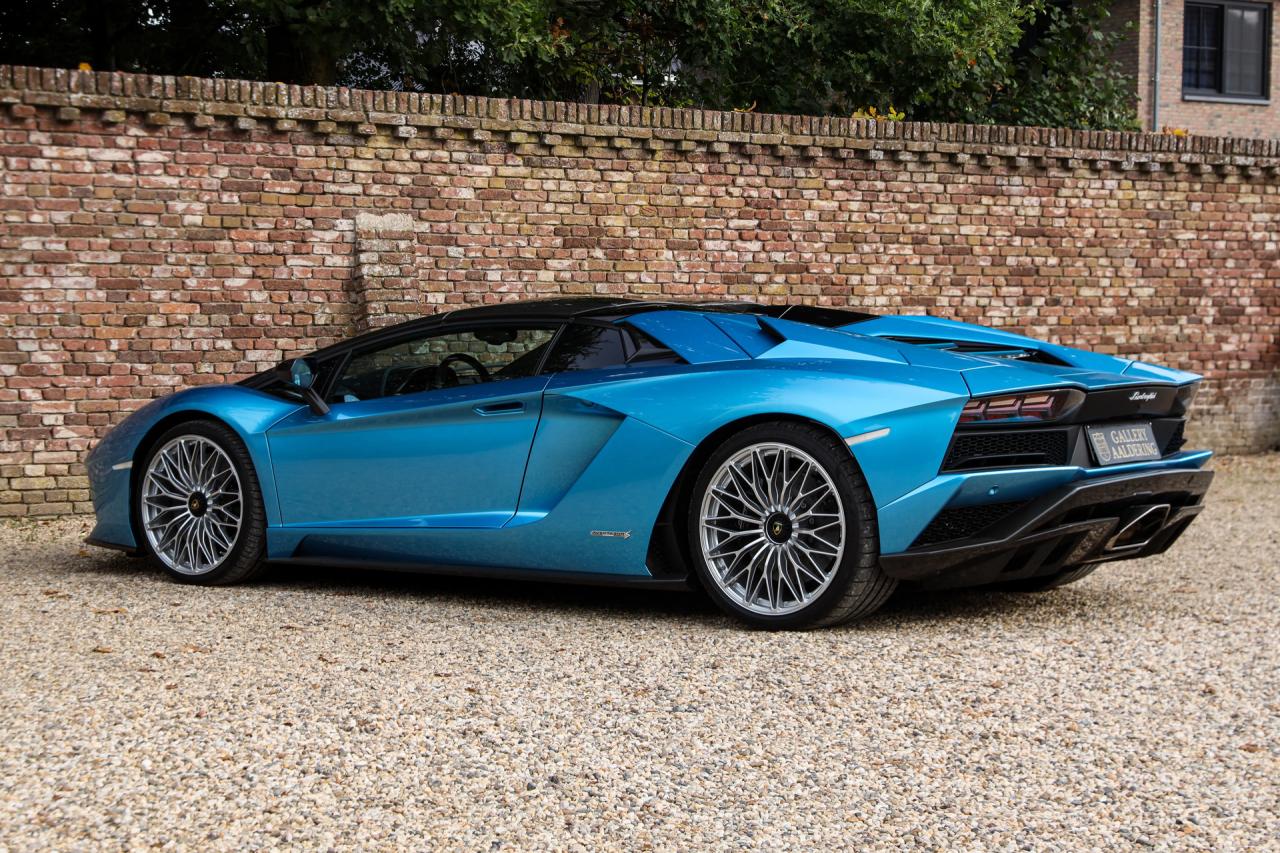 2018 Lamborghini Aventador S Roadster &ldquo;Blu Aegir over Bianco Polar&rdquo;