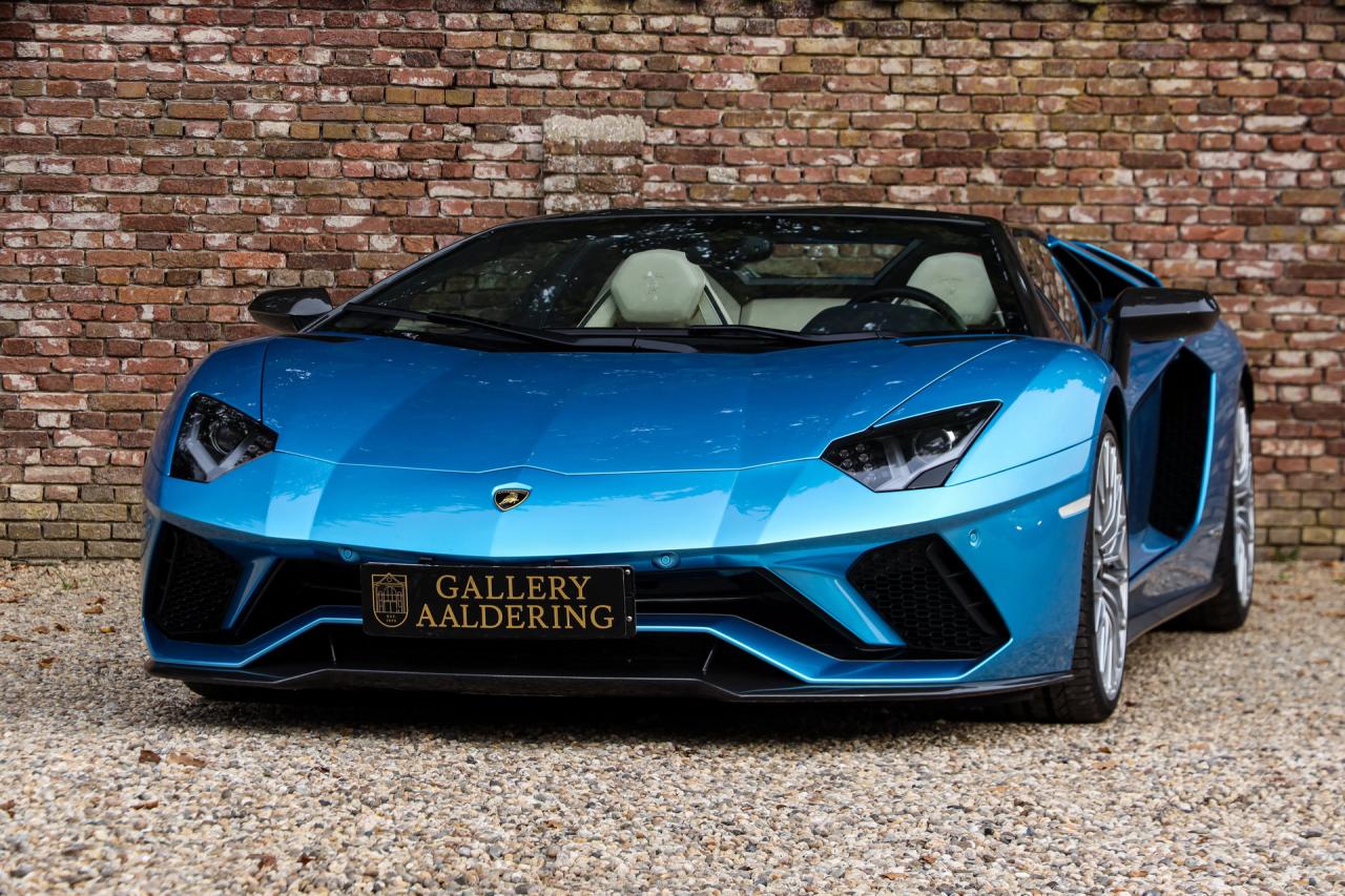 2018 Lamborghini Aventador S Roadster &ldquo;Blu Aegir over Bianco Polar&rdquo;