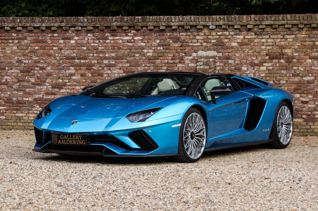 2018 Lamborghini Aventador S Roadster &ldquo;Blu Aegir over Bianco Polar&rdquo;
