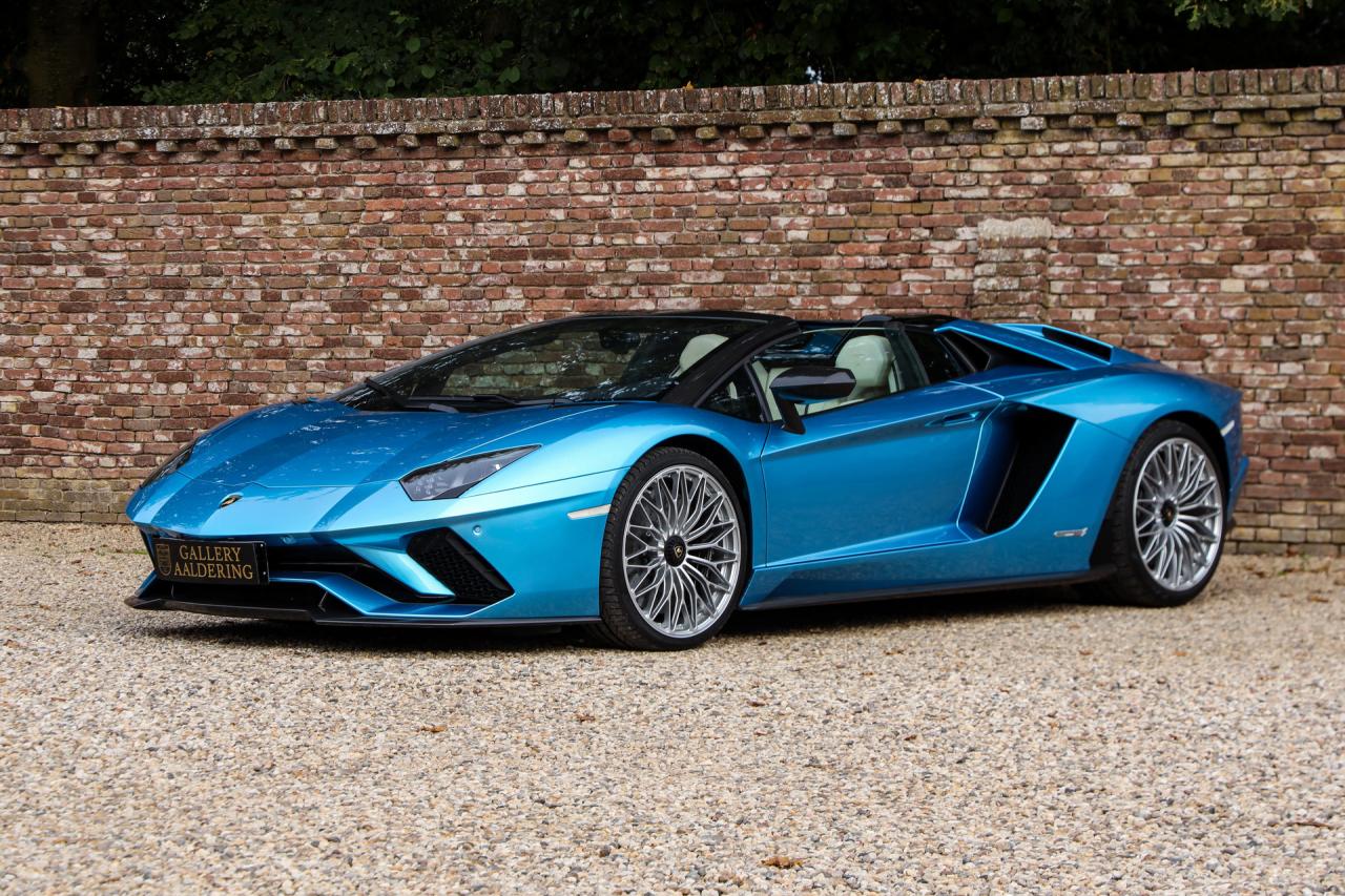 2018 Lamborghini Aventador S Roadster &ldquo;Blu Aegir over Bianco Polar&rdquo;