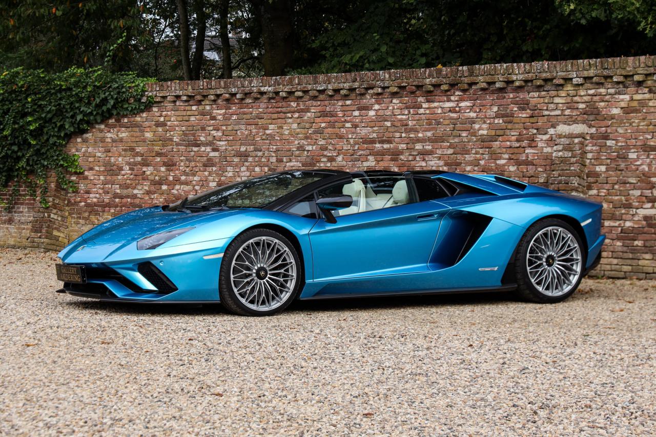 2018 Lamborghini Aventador S Roadster &ldquo;Blu Aegir over Bianco Polar&rdquo;
