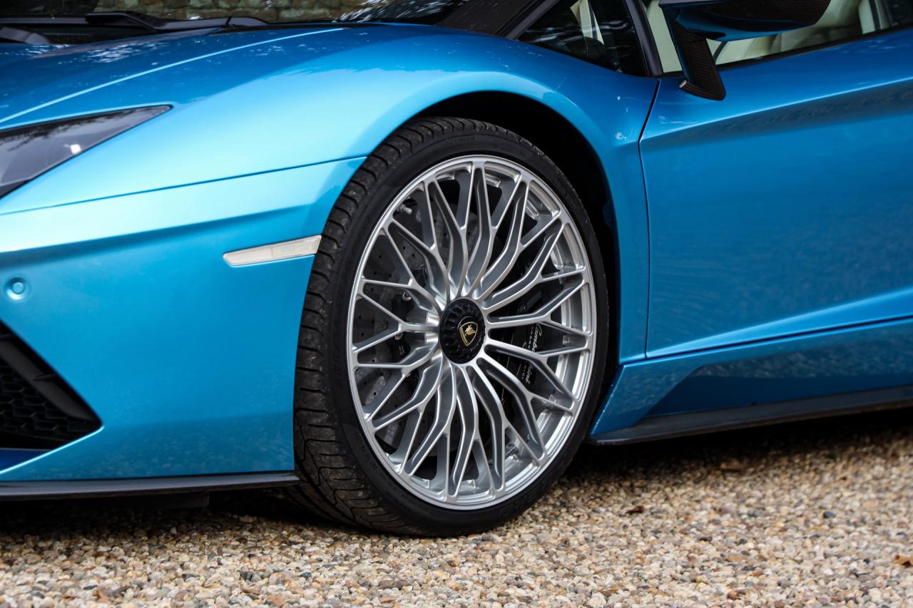 2018 Lamborghini Aventador S Roadster &ldquo;Blu Aegir over Bianco Polar&rdquo;
